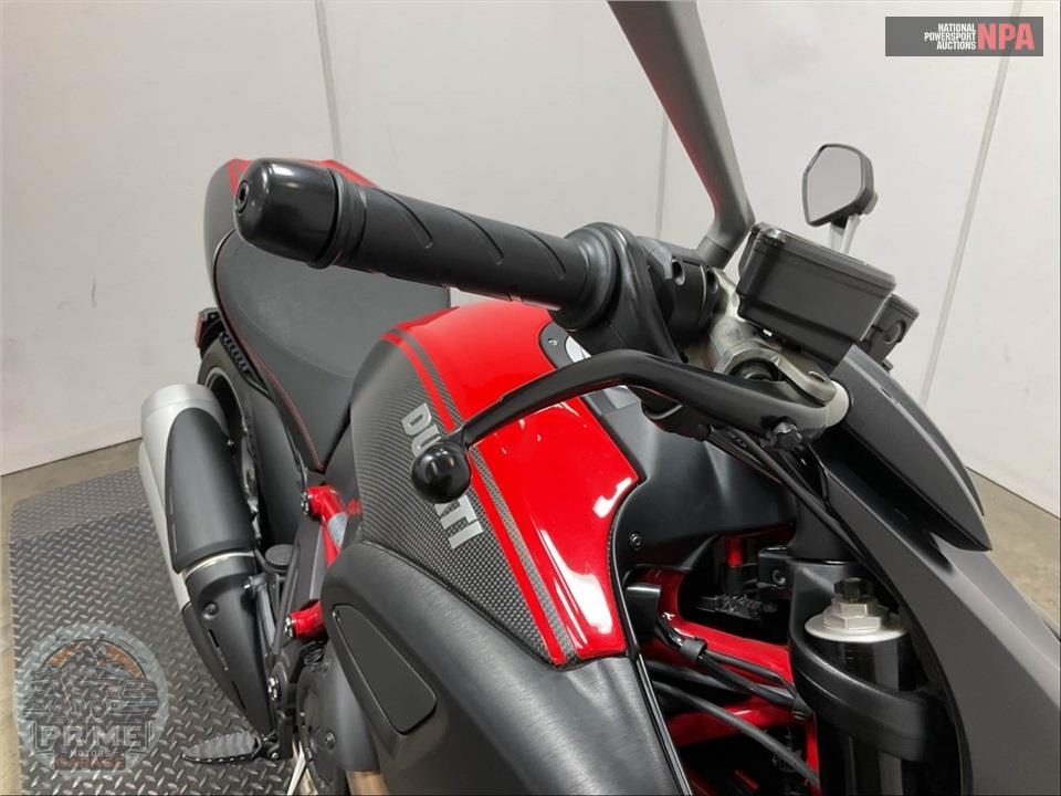 2013 Ducati DIAVEL CARBON — фото 17