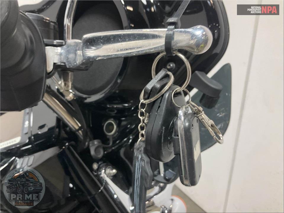 2015 Harley-Davidson FLHTK ELECTRA GLIDE ULTRA LIMITED — фото 10