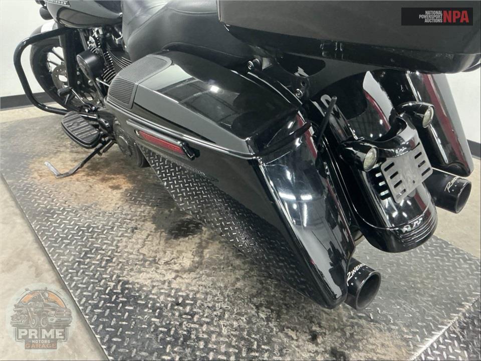 2018 Harley-Davidson FLHXS STREET GLIDE SPECIAL — фото 23