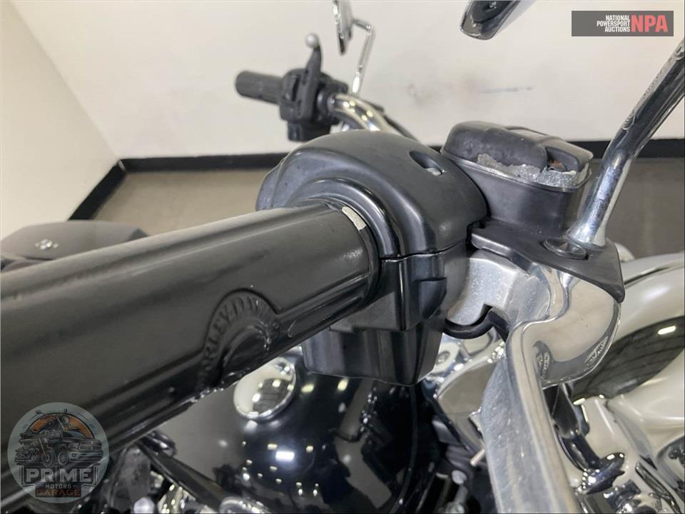 2010 Harley-Davidson FLHRC ROAD KING CLASSIC — фото 47