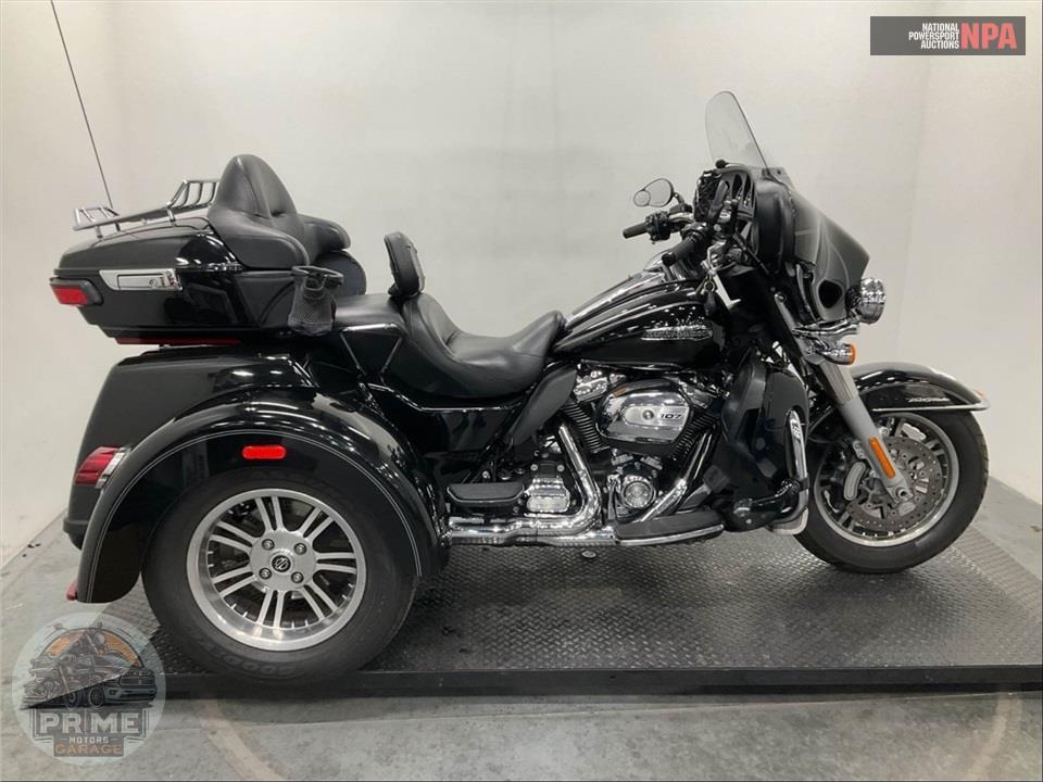 2017 Harley-Davidson FLHTCUTG TRIGLIDE ULTRA CLASSIC — фото 1