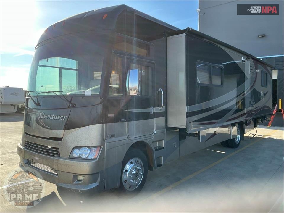 2011 Winnebago M-35P-FORD - ADVENTURER SERIES — фото 2