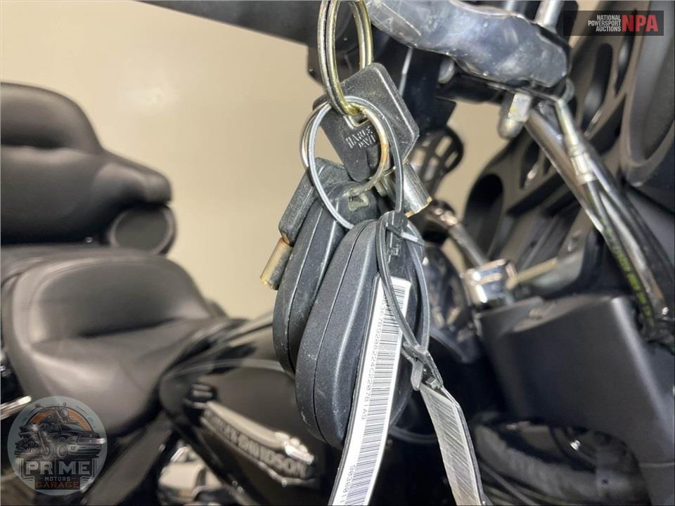 2017 Harley-Davidson FLHTCU ELECTRA GLIDE ULTRA CLASSIC — фото 12