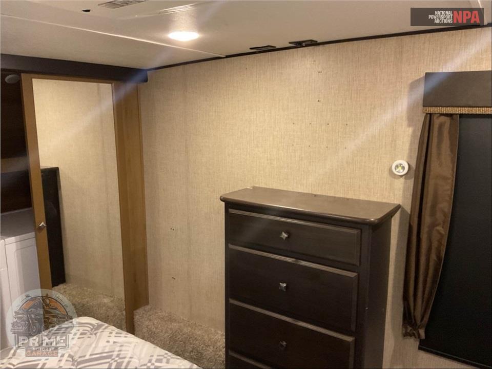 2017 Crossroads Rv M-322 RL - CRUISER FIFTH WHEEL SERIES — фото 12