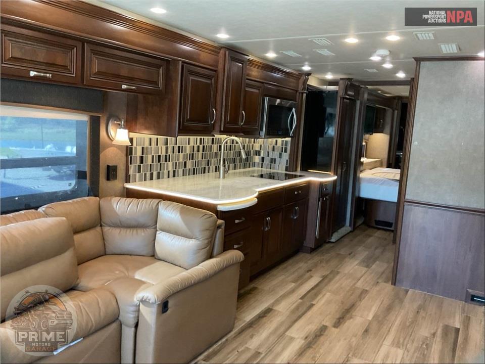 2017 Entegra Coach M-44B CUMMINS - INSIGNIA SERIES — фото 8