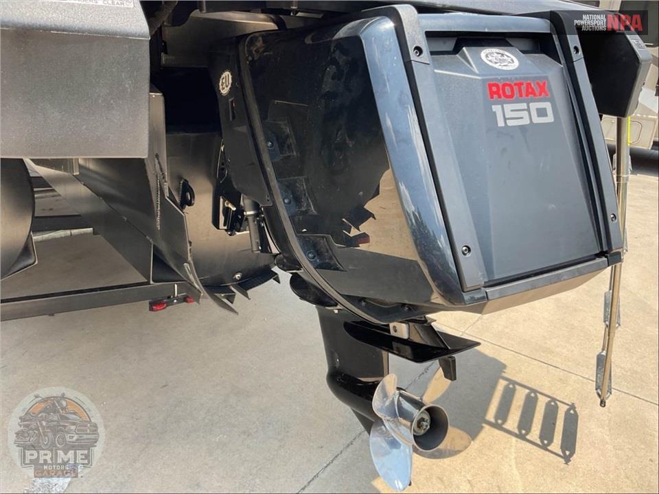 2025 Manitou Pontoon 22 SWITCH BACK CRUISE SERIES L=24/E=1 150 HP ROTAX OB — фото 8