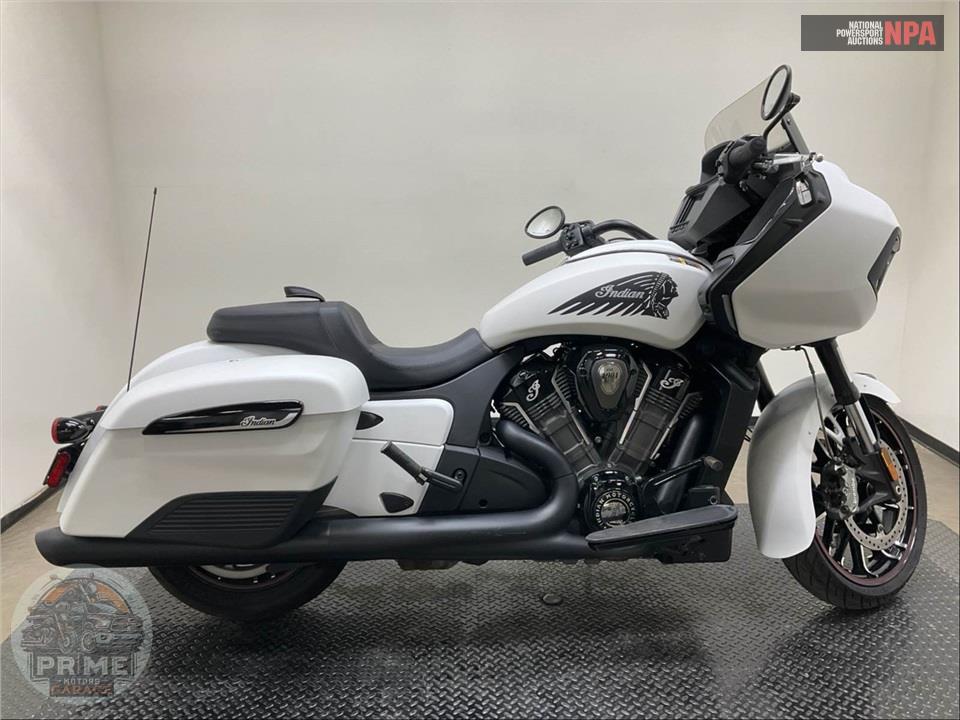 2020 Indian Motorcycle INDIAN CHALLENGER DARK HORSE - N20LCDRRAL — фото 1