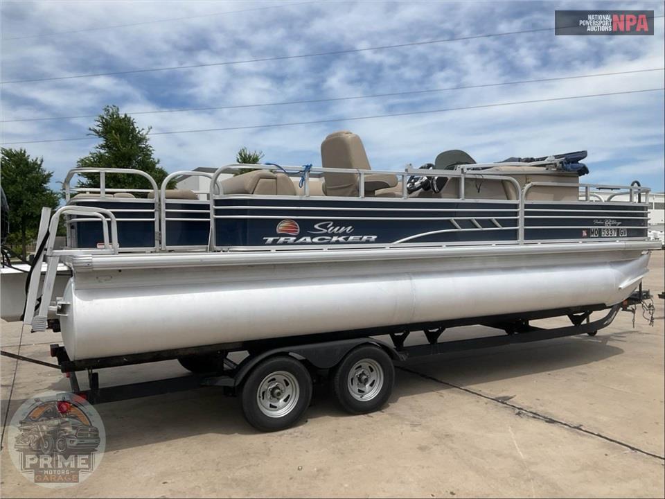 2021 Tracker Marine FISHIN BARGE 22 DLX(*) SUN TRACKER SERIES L=24 E=1 150HP MERC OB — фото 4