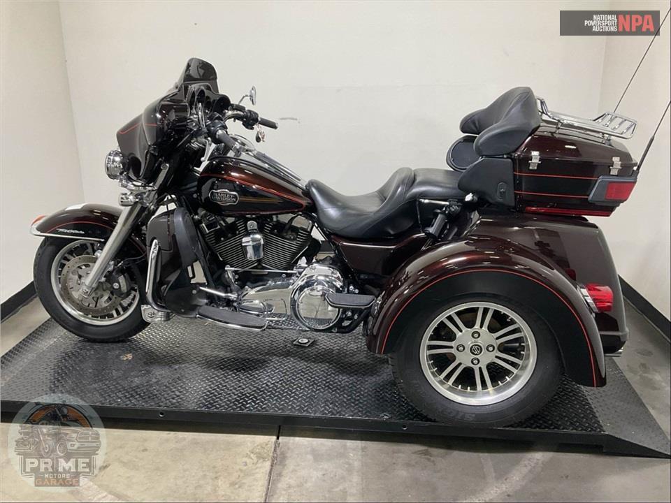 2011 Harley-Davidson FLHTCUTG TRIGLIDE UL CLSC — фото 3