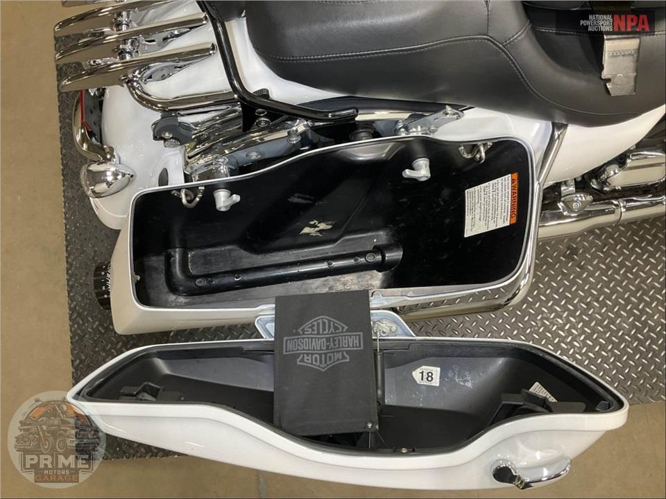 2017 Harley-Davidson FLHXS STREET GLIDE SPECIAL — фото 24