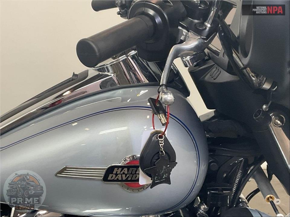 2023 Harley-Davidson FLHTCUTG TRI GLIDE ULTRA CLASSIC — фото 11