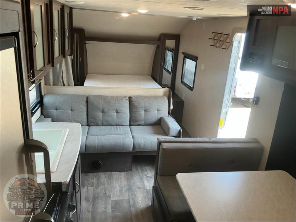 2018 Wildwood By Forest River M-261BHXL X-LITE SERIES — фото 6