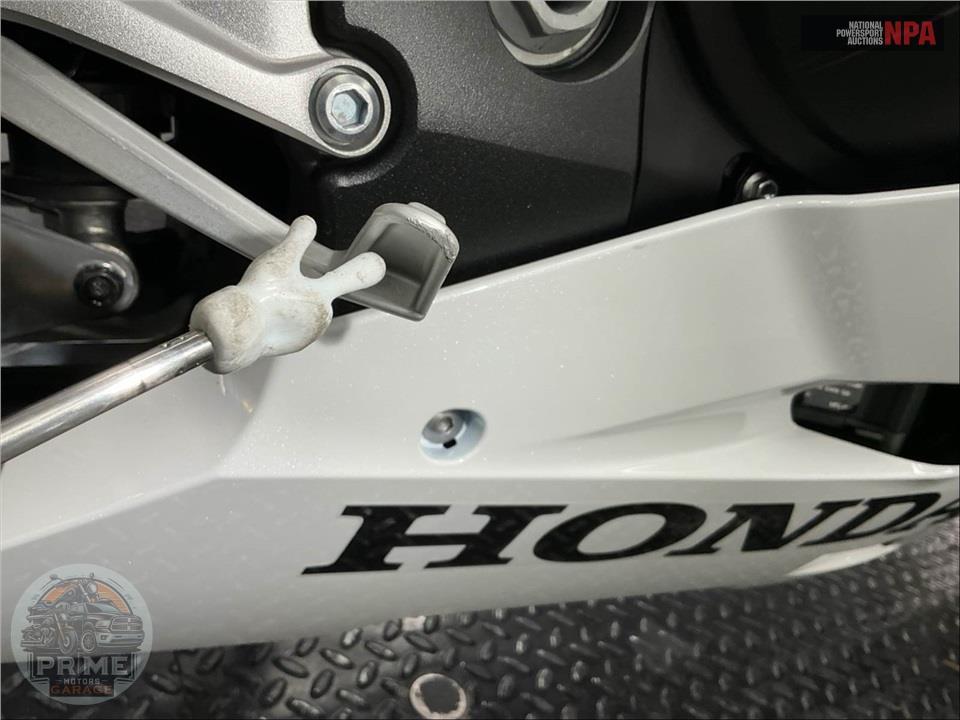 2025 Honda CBR1000RR — фото 29