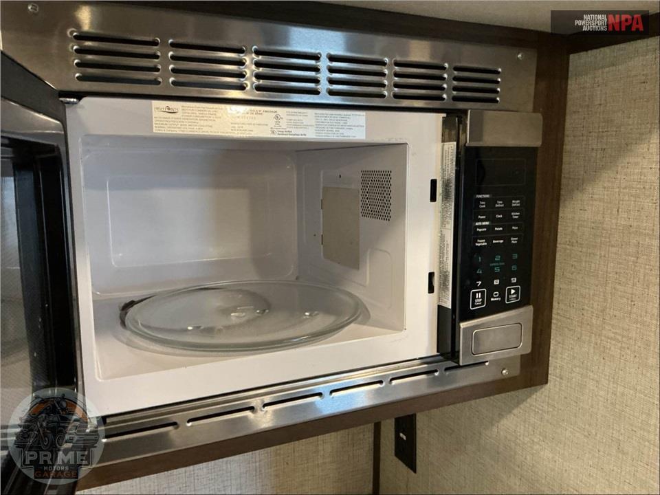 2019 Keystone Rv M-330 RL - LAREDO SERIES — фото 23