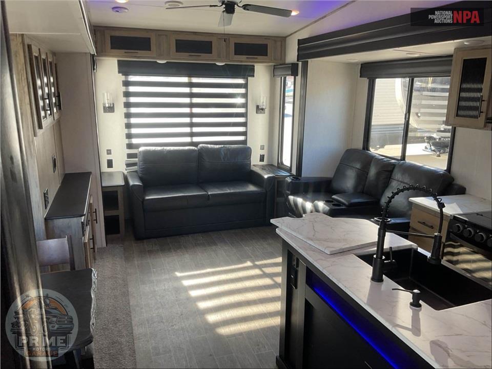 2022 Cherokee By Forest River M-3660SUITE ARCTIC WOLF FIFTH WHEEL SERIES — фото 6