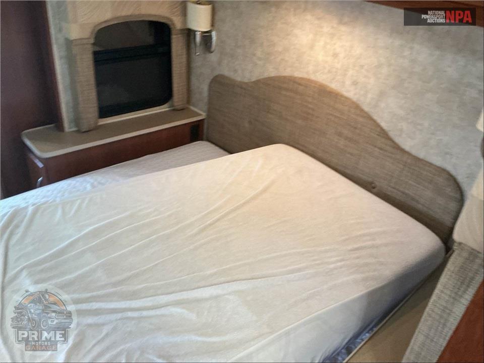 2008 Bounder M-35H FORD 362HP — фото 26