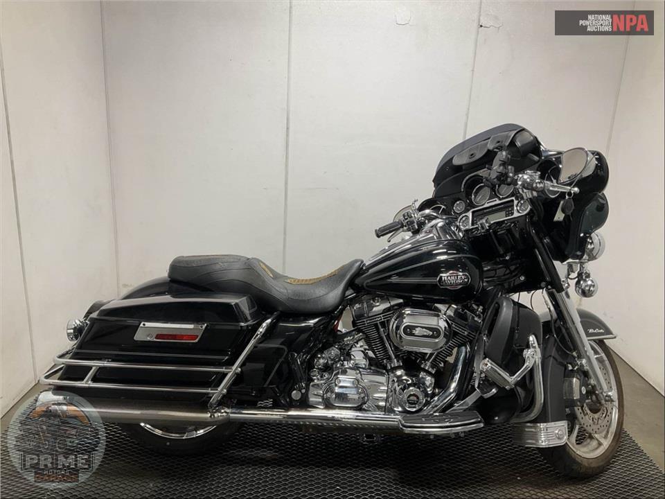 2010 Harley-Davidson FLHTCU ULTRA CLASSIC ELECTRA GLIDE — фото 1