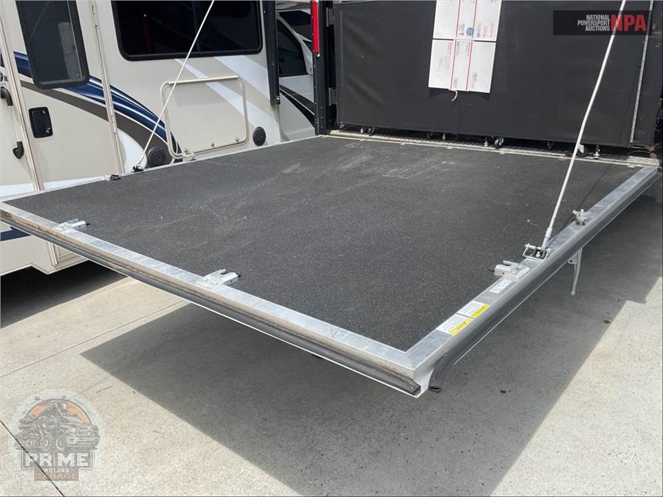 2017 Vengeance By Forest River M-40D12 - TOURING TOY HAULER TOY HAULER SERIES — фото 54