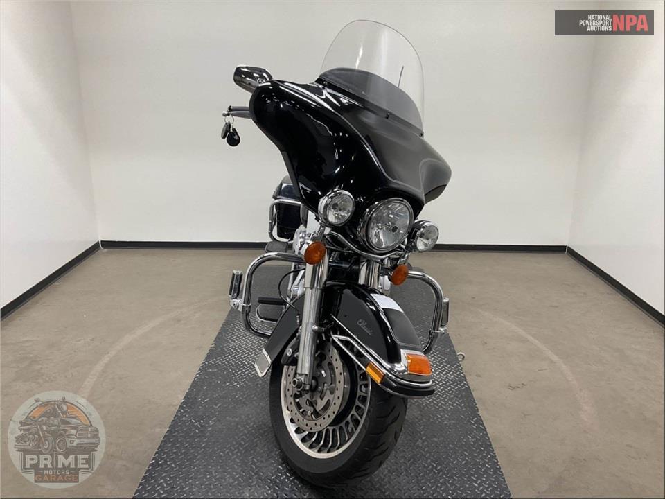 2010 Harley-Davidson FLHTC ELECTRA GLIDE CLASSIC — фото 2