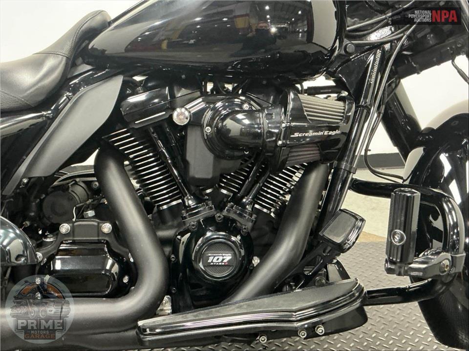 2017 Harley-Davidson FLHXS STREET GLIDE SPECIAL — фото 6