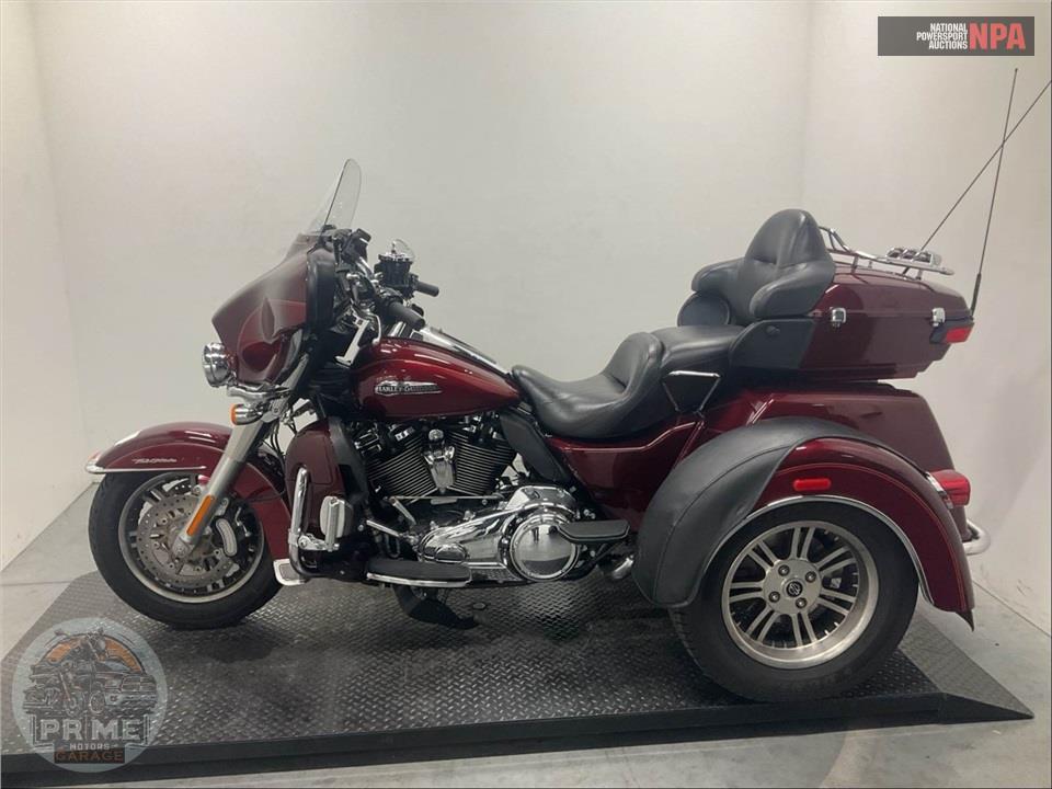 2017 Harley-Davidson FLHTCUTG TRIGLIDE ULTRA CLASSIC — фото 3