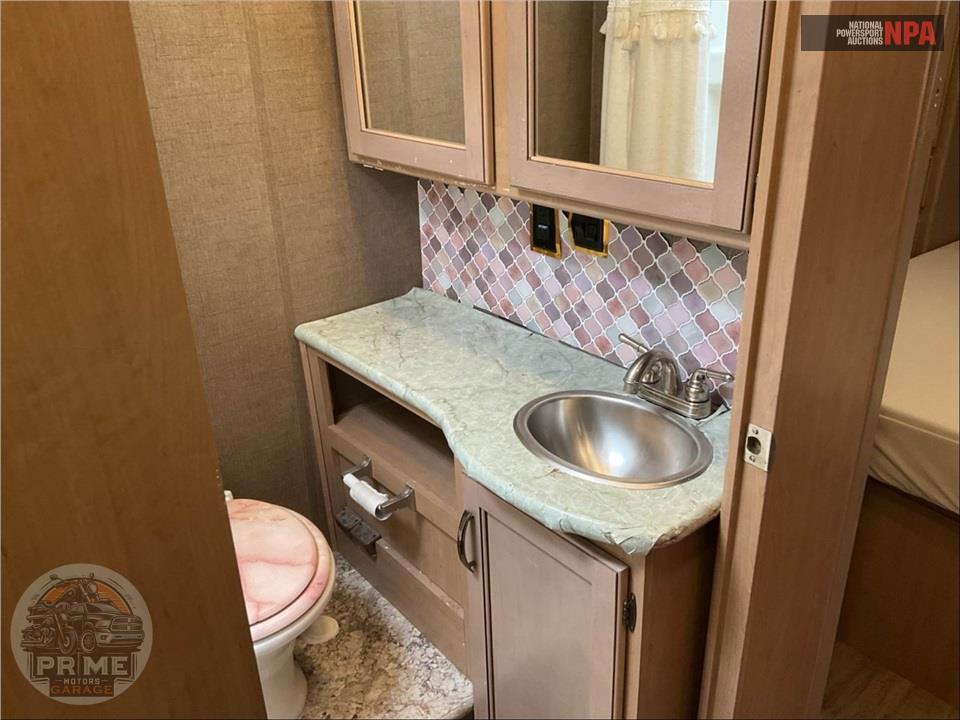 2019 Thor Motor Coach M-28Z E450-V10 - FOUR WINDS SERIES — фото 22