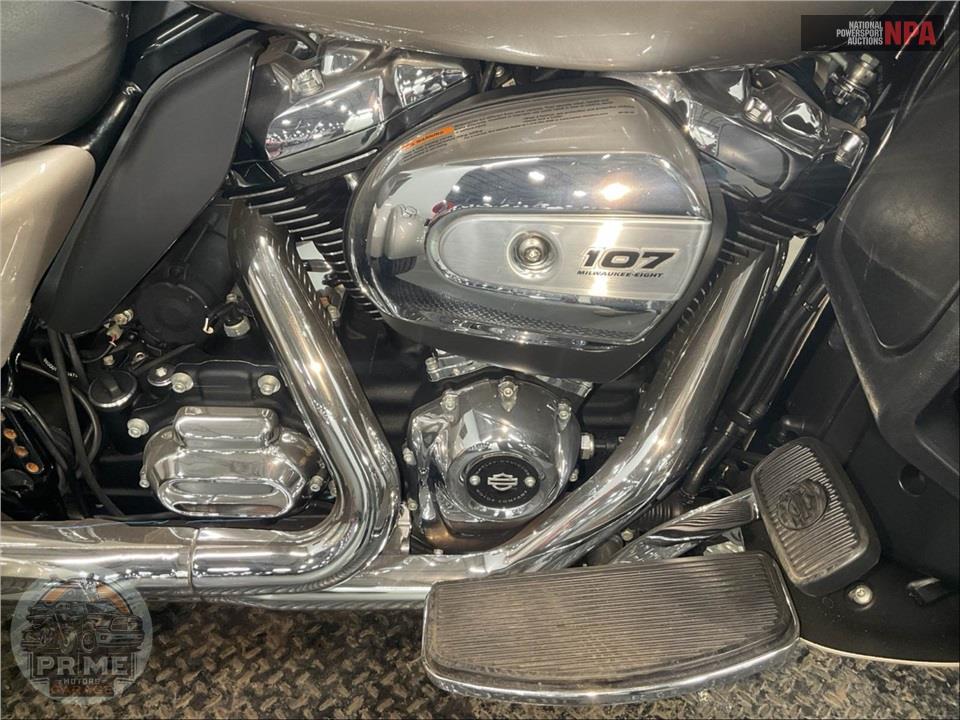 2018 Harley-Davidson FLHTCUTG TRI GLIDE ULTRA — фото 6