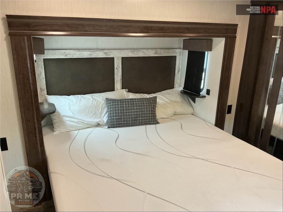 2021 Cedar Creek M-37MBH - SILVERBACK FIFTH WHEEL SERIES — фото 12