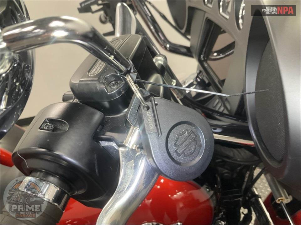 2025 Harley-Davidson FLHTCUTG TRI GLIDE ULTRA CLASSIC — фото 10