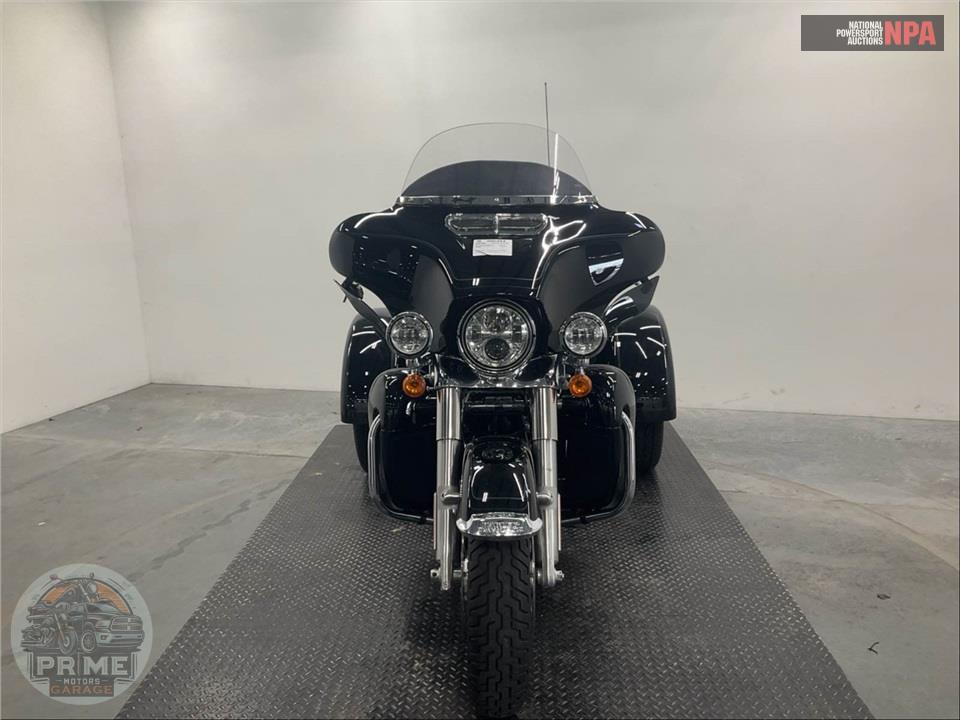 2022 Harley-Davidson FLHTCUTG TRI GLIDE ULTRA CLASSIC — фото 2