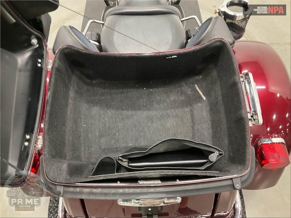 2016 Harley-Davidson FLHTCUTG TRIGLIDE ULTRA CLASSIC — фото 49