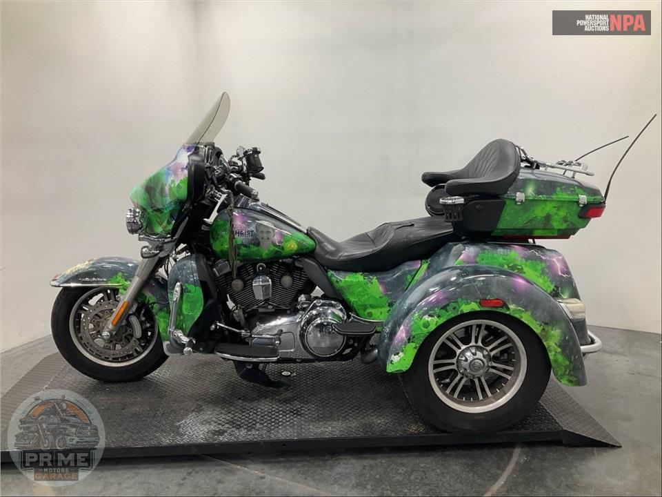 2015 Harley-Davidson FLHTCUTG TRIGLIDE ULTRA CLASSIC — фото 3