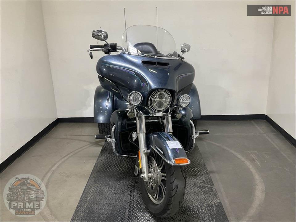 2015 Harley-Davidson FLHTCUTG TRIGLIDE ULTRA CLASSIC — фото 2