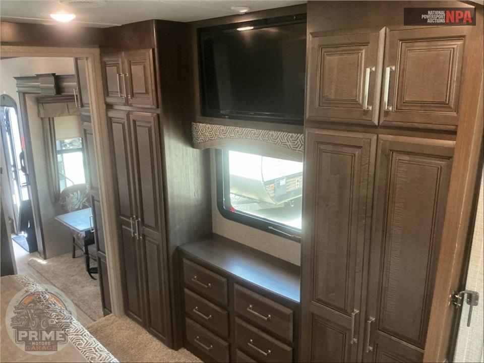 2020 Keystone Rv M-3710 KP - ALPINE FIFTH WHEEL SERIES — фото 11