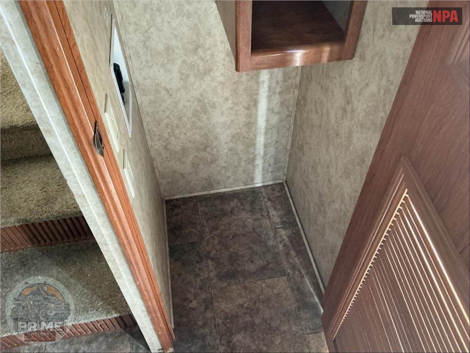 2011 Keystone Rv M-3400 RL - MONTANA HICKORY FIFTH WHEEL SERIES — фото 29