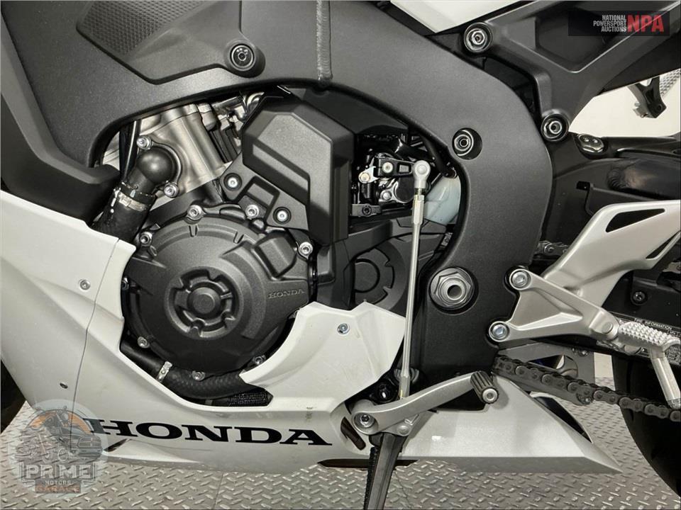 2025 Honda CBR1000RR — фото 7
