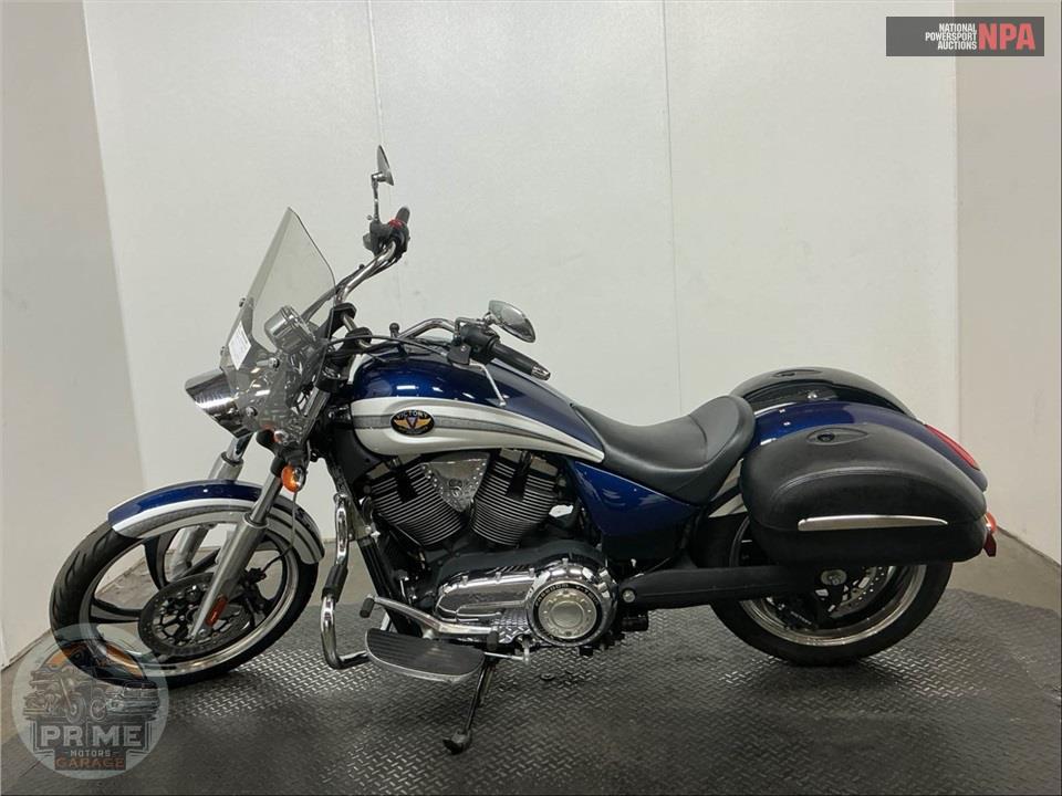 2011 Victory Motorcycles VEGAS 2-TONE — фото 3