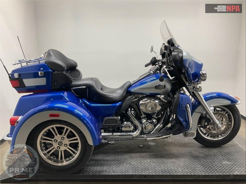 2010 Harley-Davidson FLHTCUTG TRIGLIDE ULTRA CLASSIC — фото 1