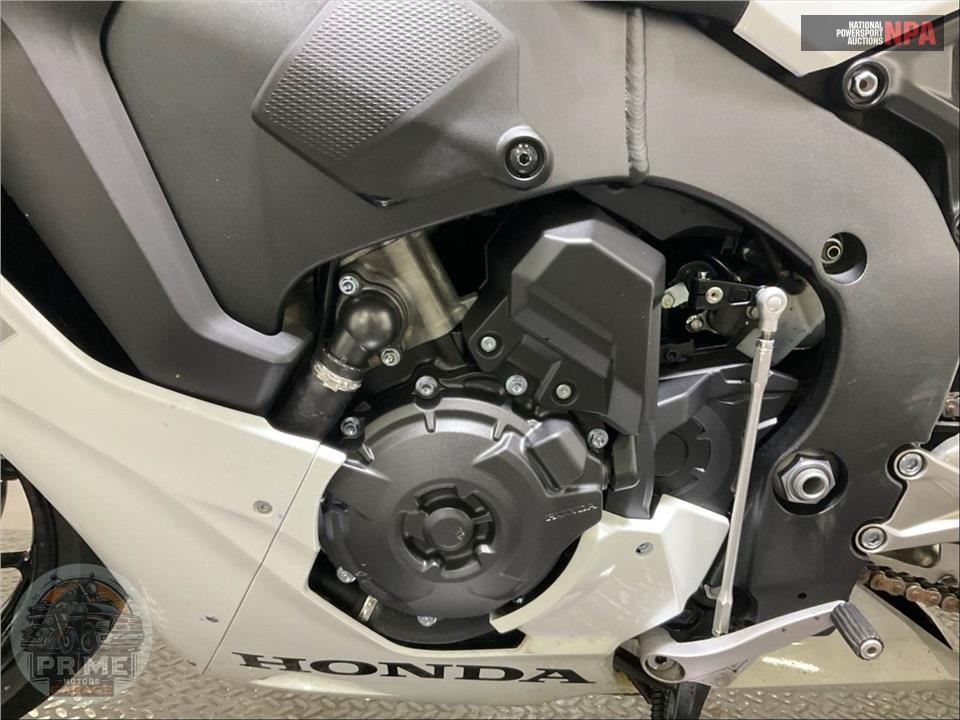 2025 Honda CBR1000RR — фото 8