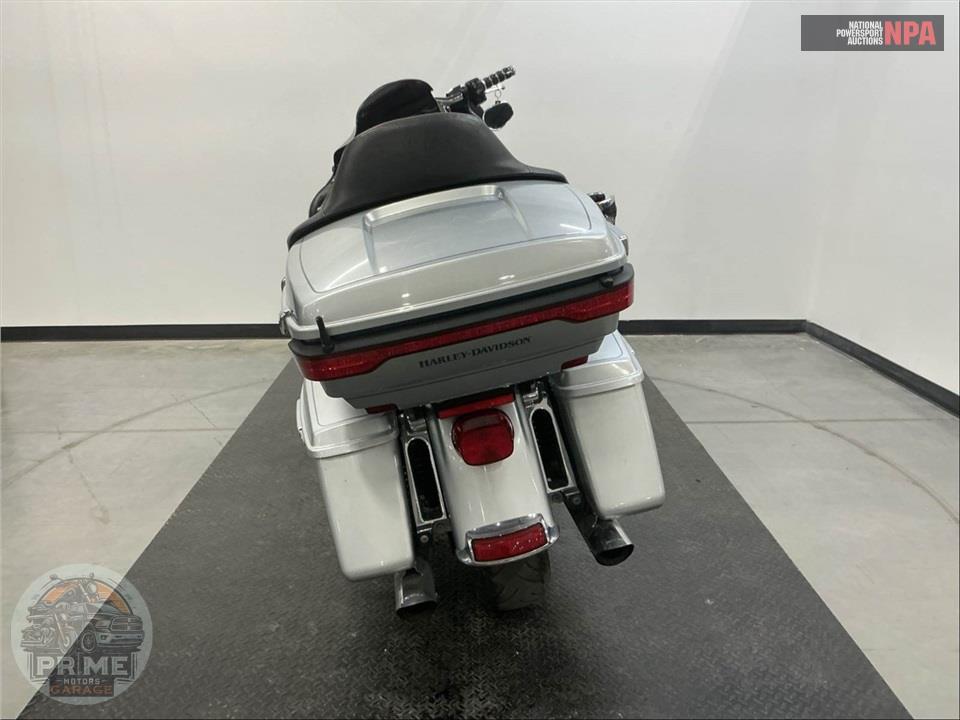 2015 Harley-Davidson FLHTCU ULTRA CLASSIC ELECTRA GLIDE — фото 4