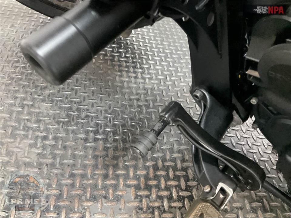 2021 Indian Motorcycle SCOUT BOBBER TWENTY (ABS, BLACK SMOKE) — фото 20