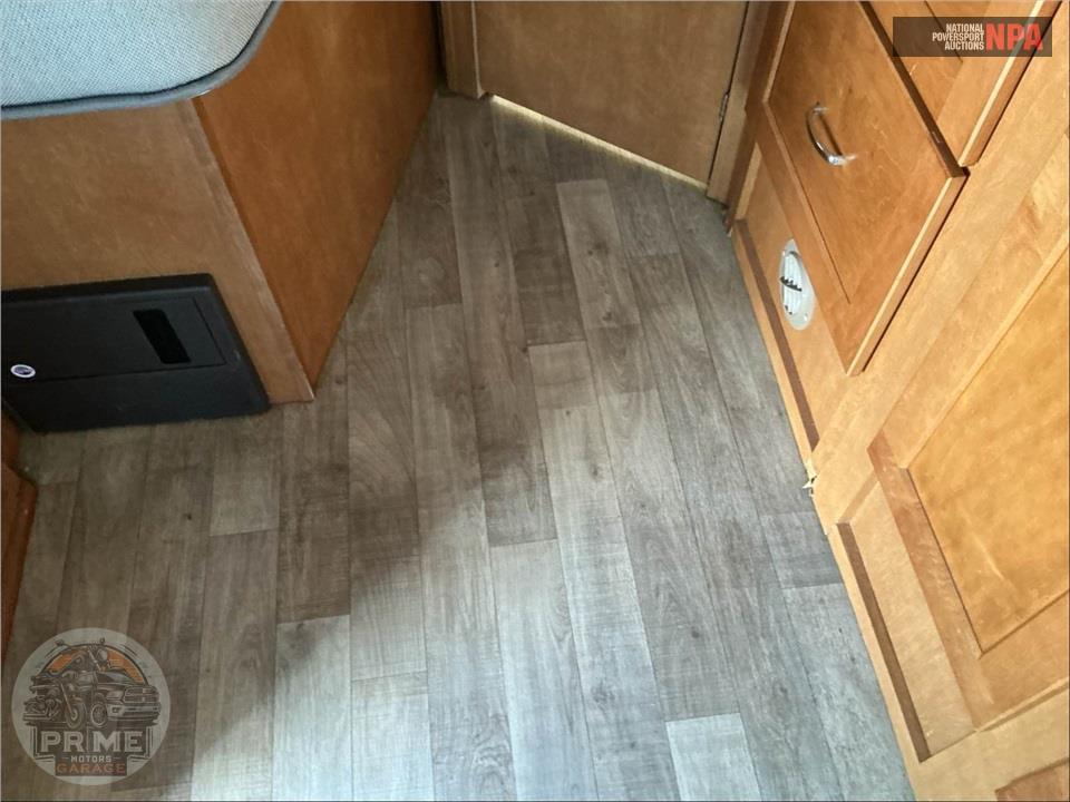 2018 Winnebago M-25B FORD - MINNIE WINNIE SERIES — фото 22