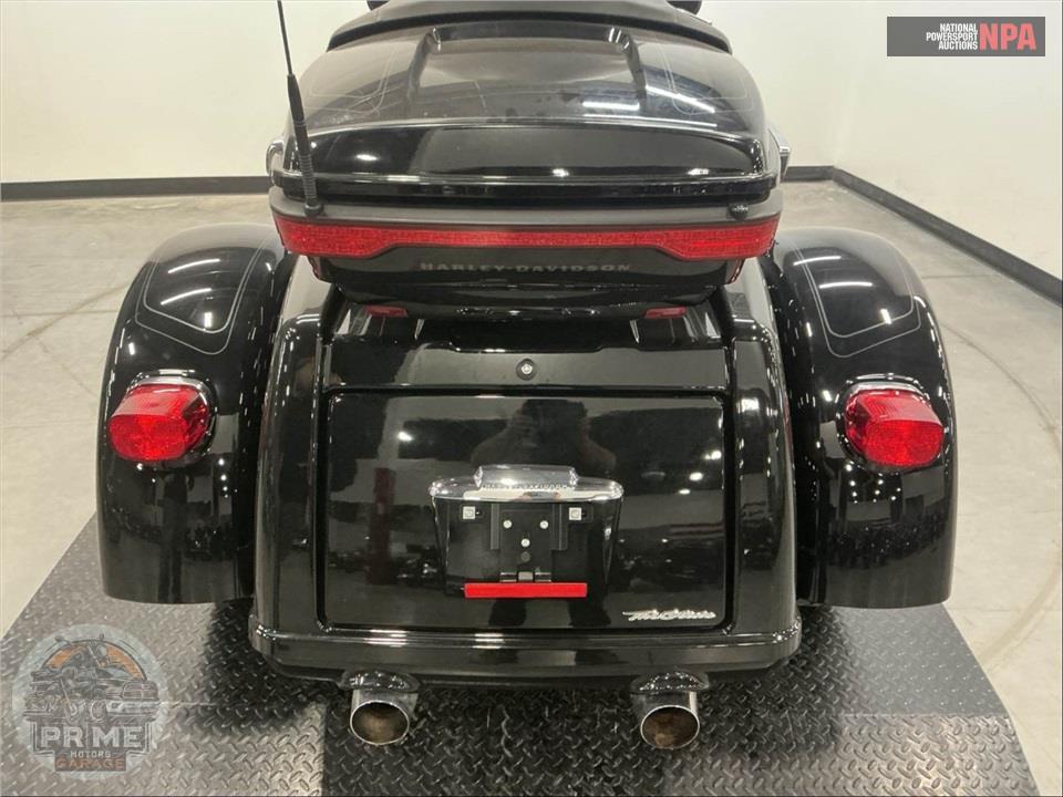 2023 Harley-Davidson FLHTCUTG TRI GLIDE ULTRA CLASSIC — фото 23