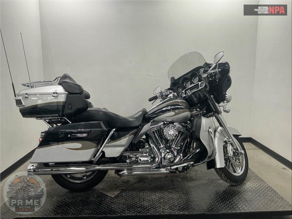 2013 Harley-Davidson FLHTCUSE8 SCREAMIN EAGLE — фото 1
