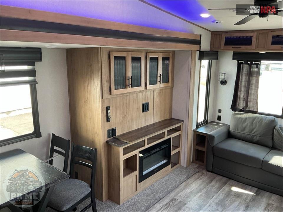 2023 Cherokee By Forest River M-3660SUITE - ARCTIC WOLF FIFTH WHEEL SERIES — фото 7