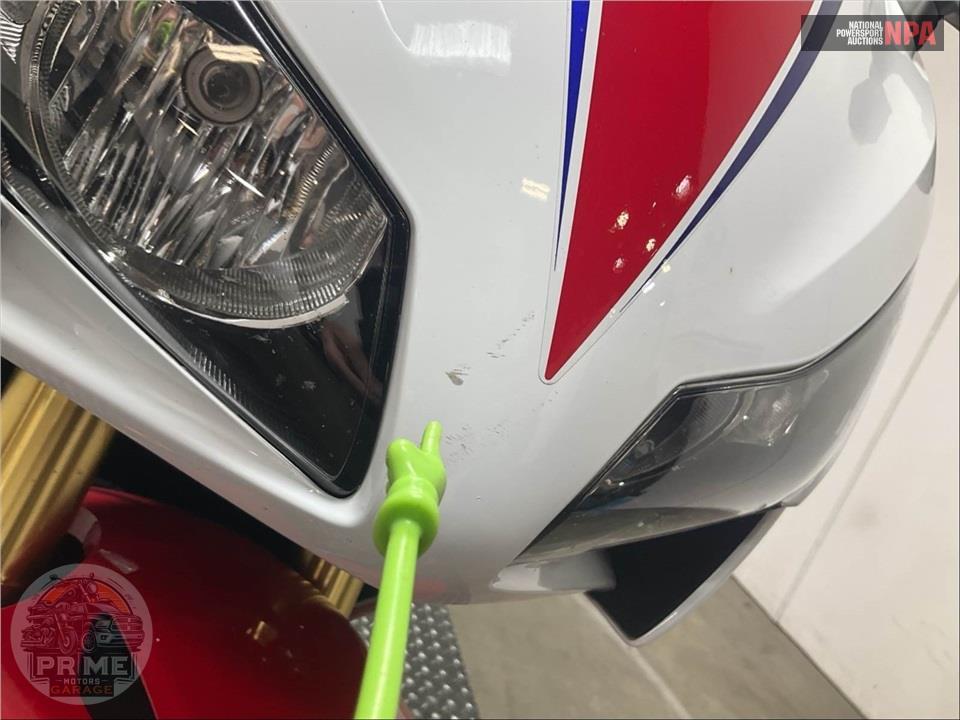 2013 Honda CBR1000RRLD WHTE/BLUE/RED — фото 14
