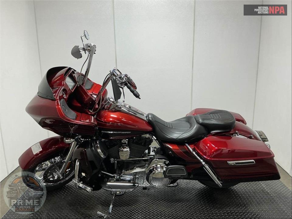2015 Harley-Davidson FLTRUSE CVO ROAD GLIDE ULTRA — фото 3
