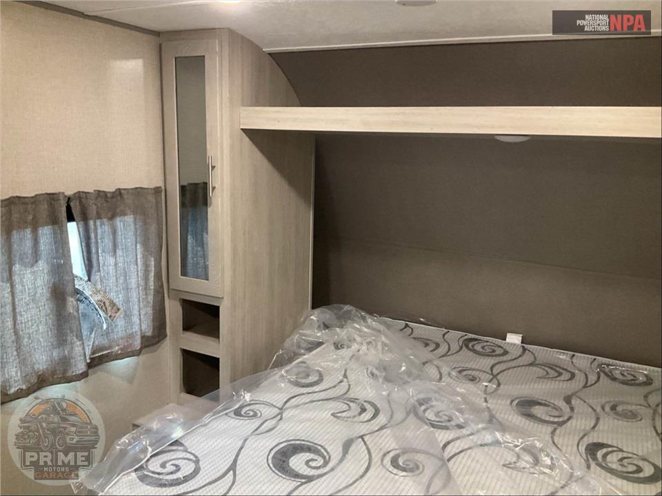 2022 Coachmen By Forest River M-184 FQS - CATALINA SUMMIT SERIES — фото 11