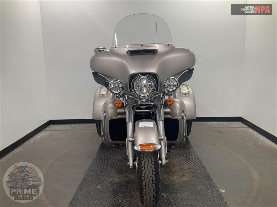 2018 Harley-Davidson FLHTCUTG TRI GLIDE ULTRA — фото 2