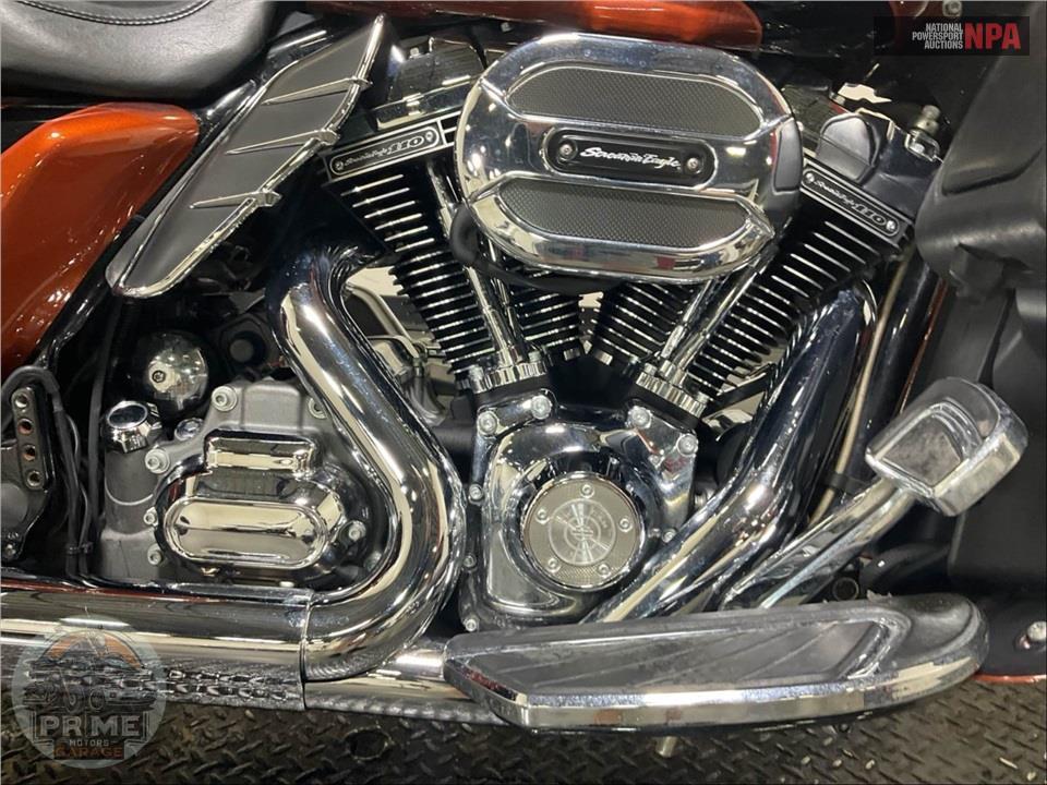 2015 Harley-Davidson FLTRUSE CVO ROAD GLIDE ULTRA — фото 6